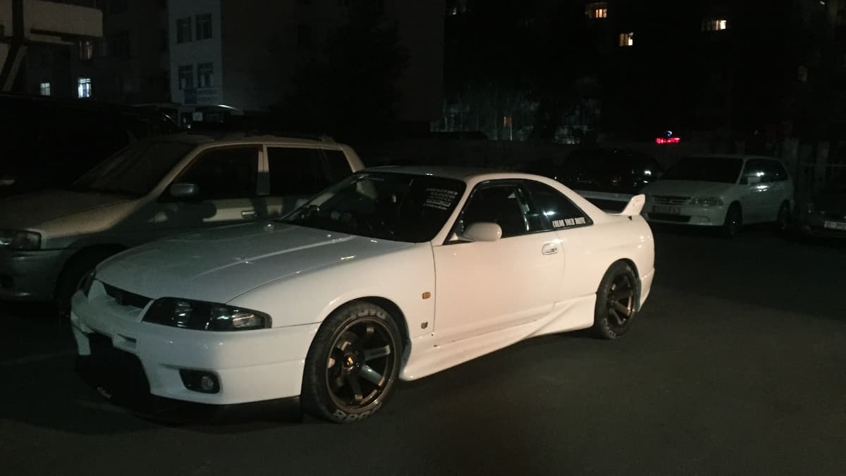 Nissan Skyline IX (R33) GT-R Ебашка