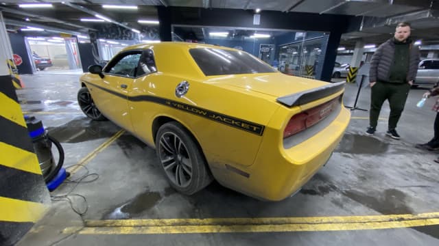 Dodge Challenger III Рестайлинг Настоящий yellow jacket