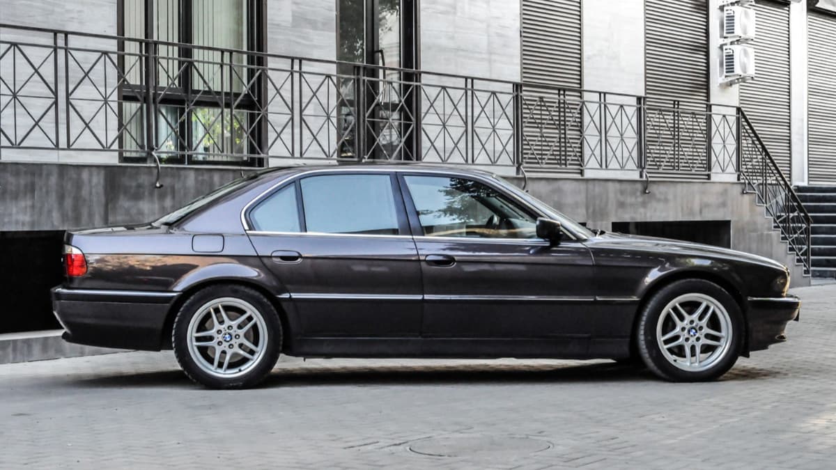 BMW 7 серии III (E38) navarra violet на drive.mashina.kg