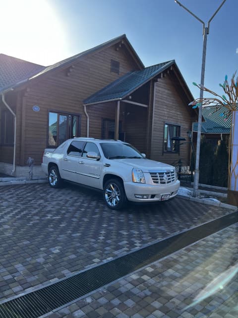 Cadillac Escalade III 