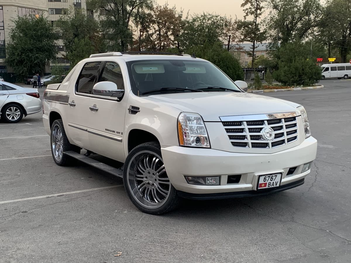 Cadillac Escalade III 