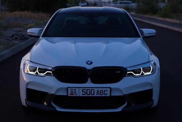 BMW M5 VI (F90) белоснежка