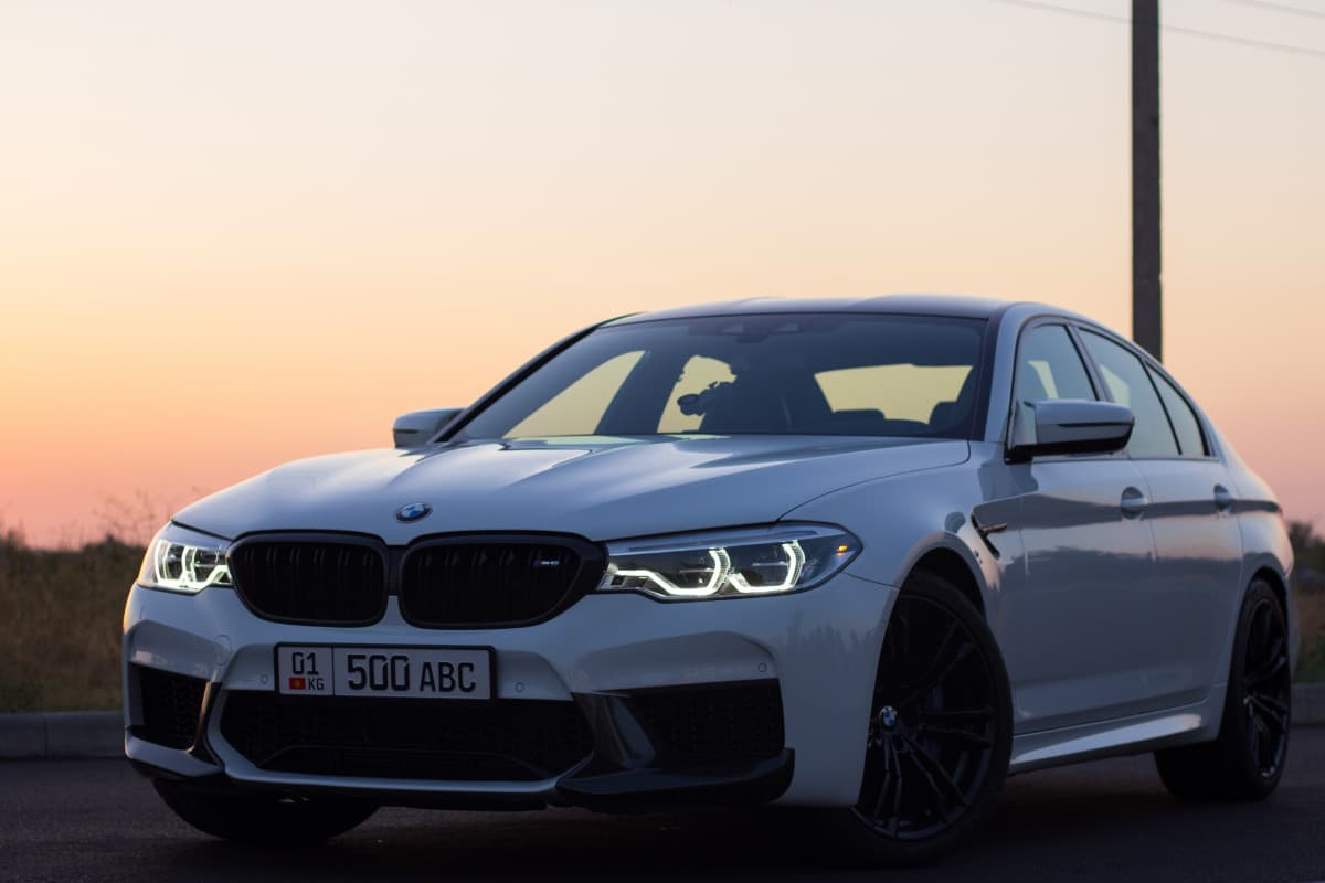 BMW M5 VI (F90) белоснежка