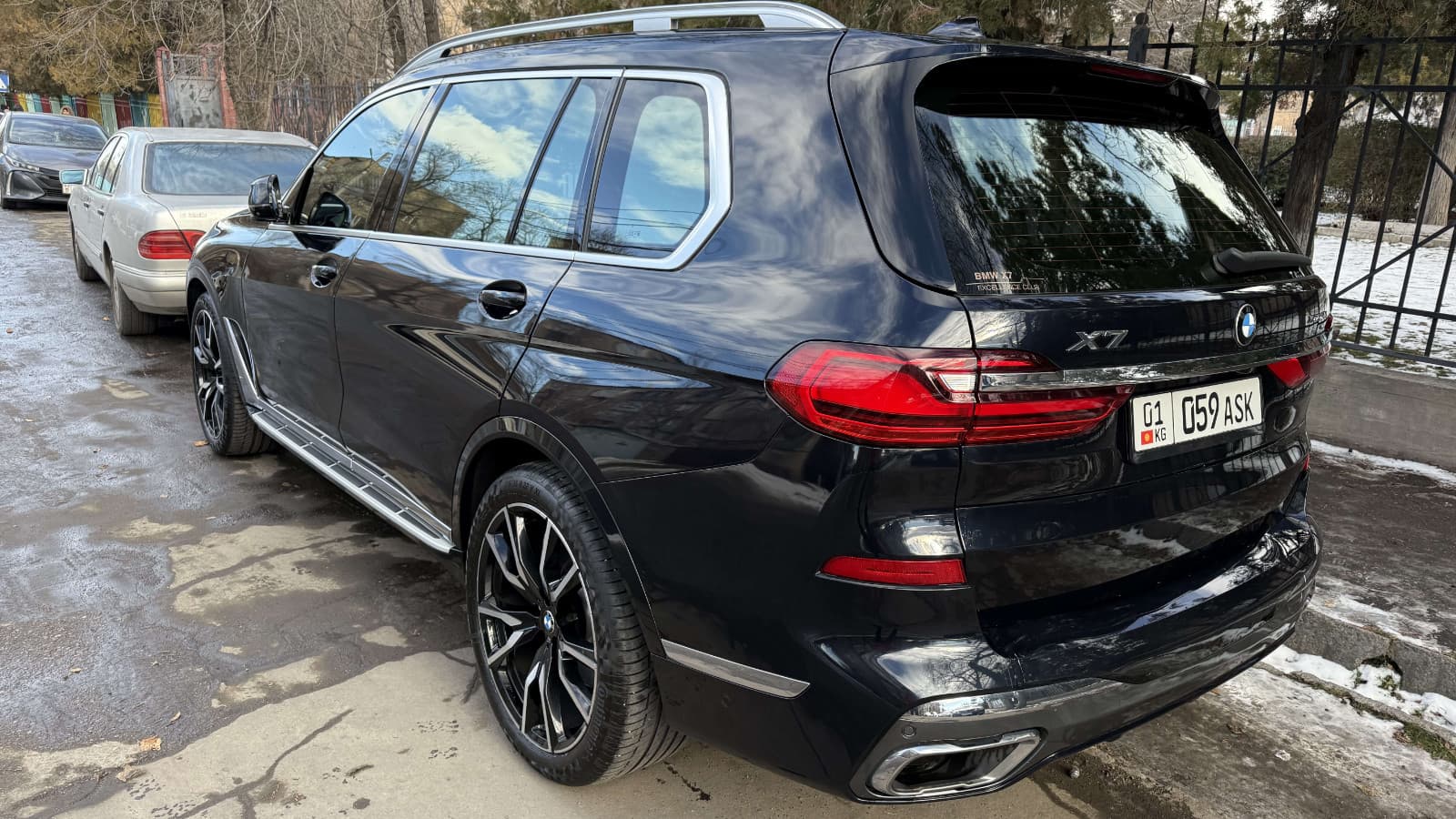 BMW X7 I (G07) темно-синий мышь