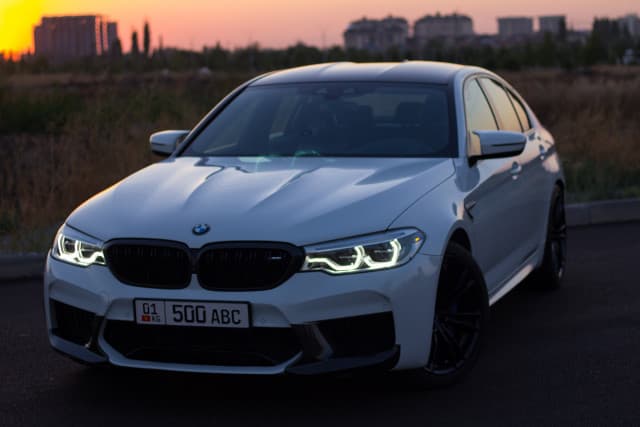 BMW M5 VI (F90) белоснежка