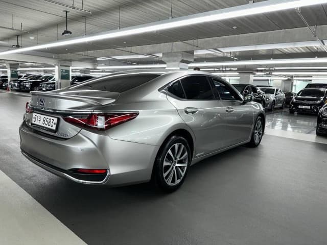 Lexus ES VII 