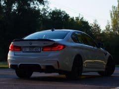 BMW M5 VI (F90) белоснежка