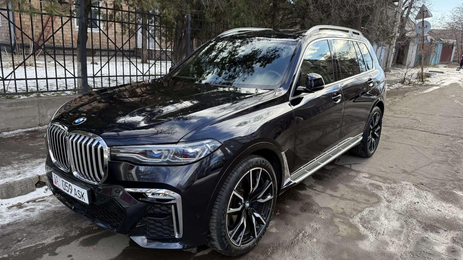 BMW X7 I (G07) темно-синий мышь