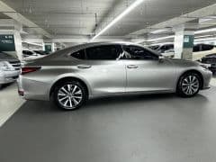 Lexus ES VII 