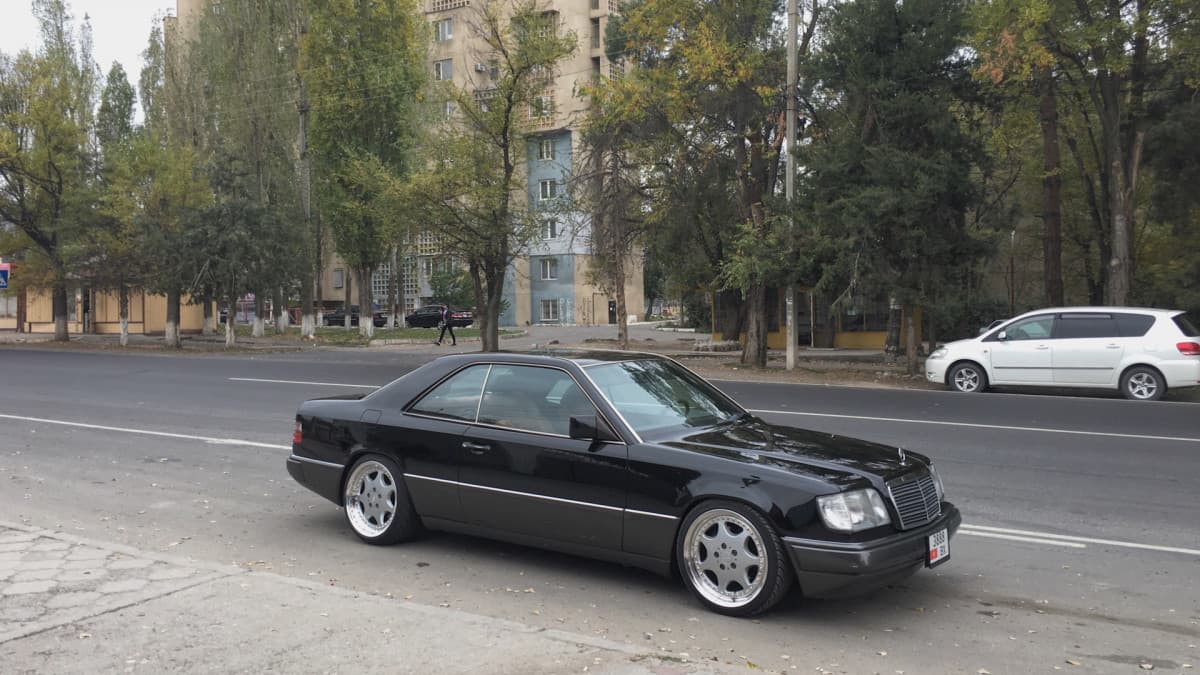 Mercedes-Benz E-Класс I (W124) obsidianschwarz