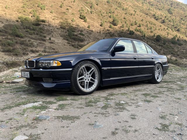 BMW 7 серии III (E38) Рестайлинг космос