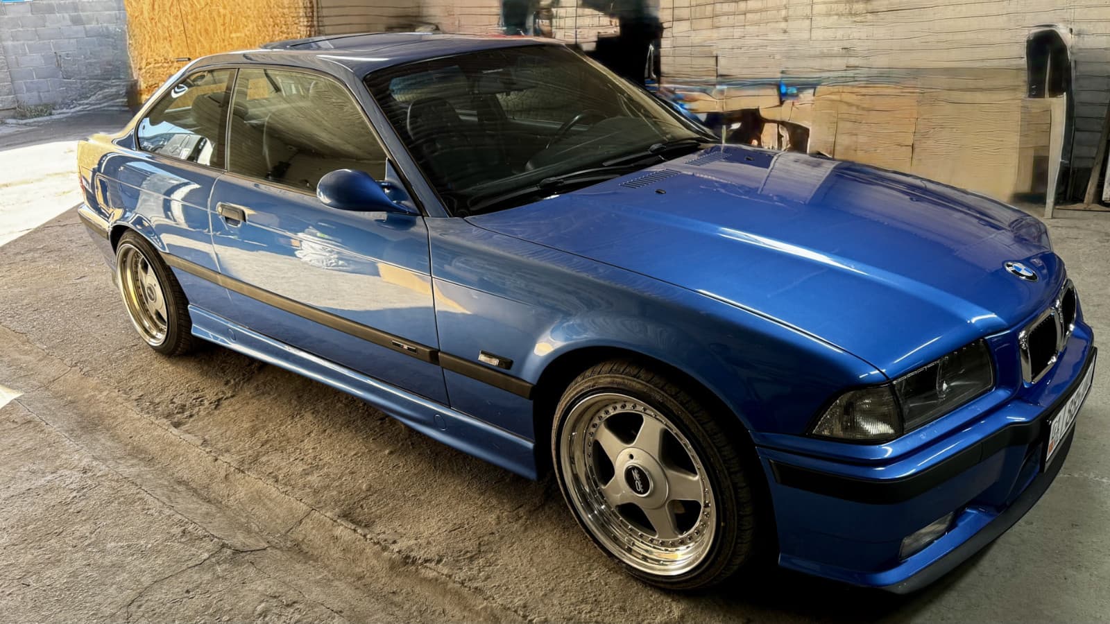 BMW 3 серии III (E36) Estoril Blue
