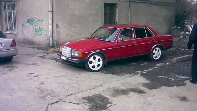 Mercedes-Benz W123 Первая в жизни машина